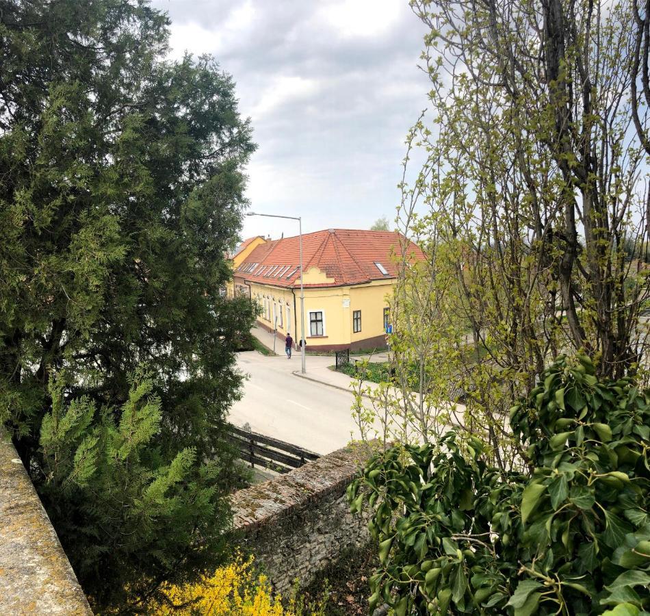 Váralja Vendégház Tata Extérieur photo
