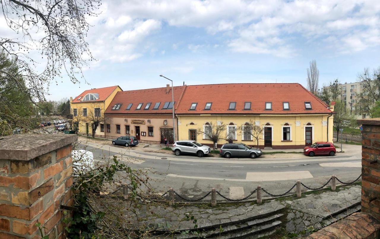 Váralja Vendégház Tata Extérieur photo