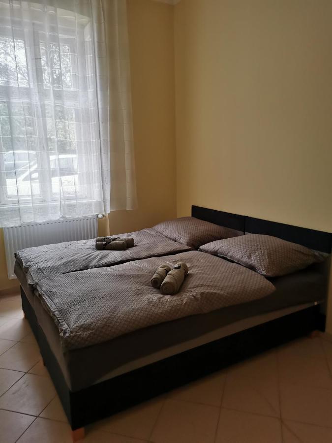 Váralja Vendégház Tata Extérieur photo