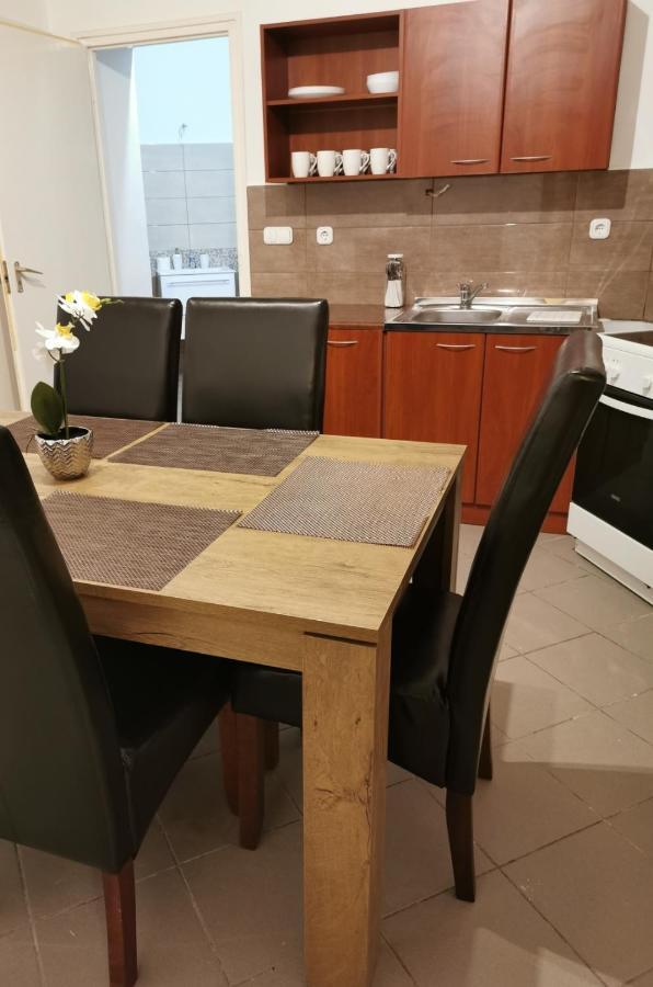 Váralja Vendégház Tata Extérieur photo