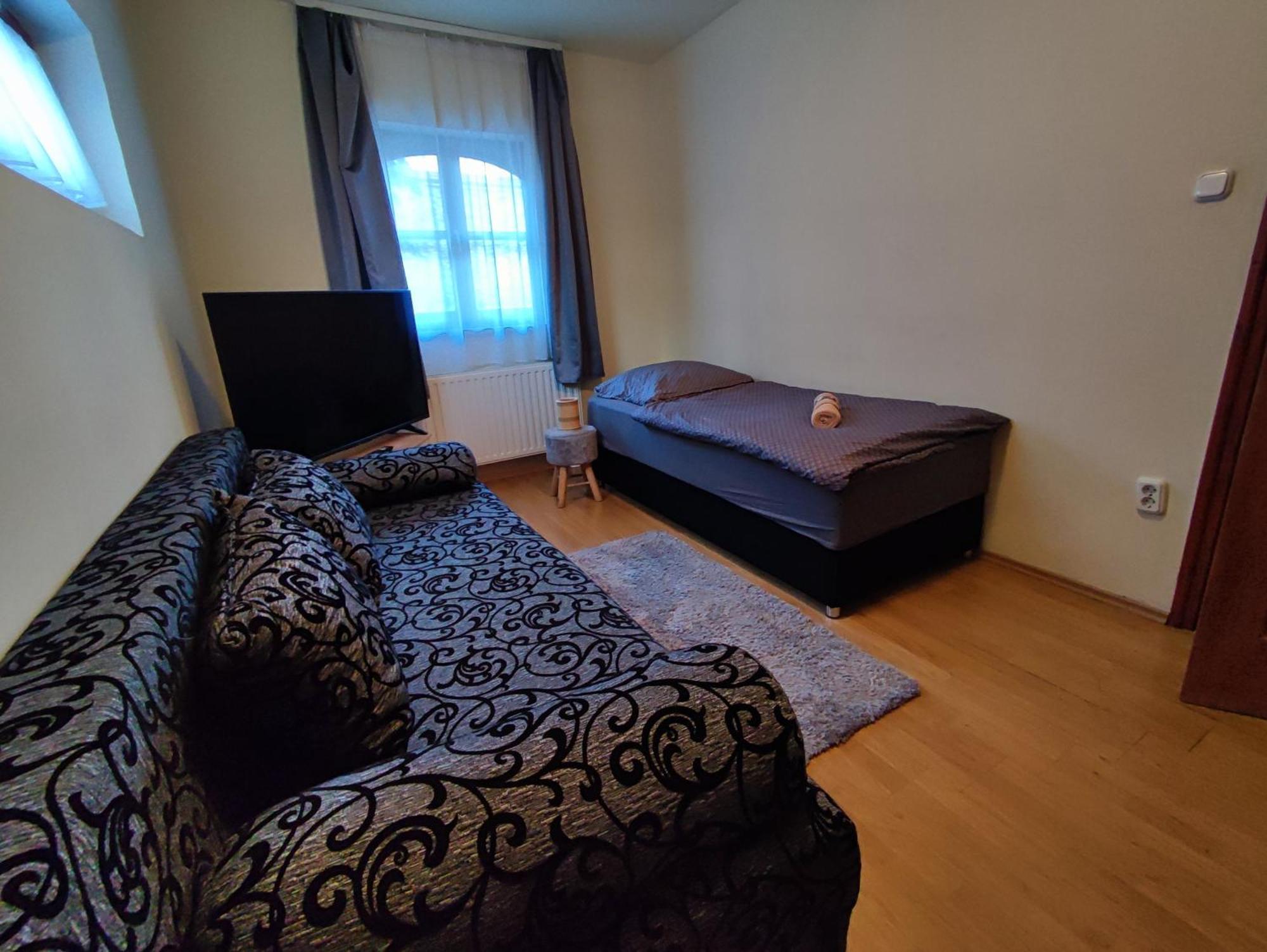 Váralja Vendégház Tata Extérieur photo