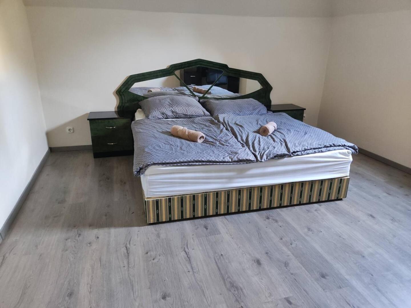 Váralja Vendégház Tata Extérieur photo