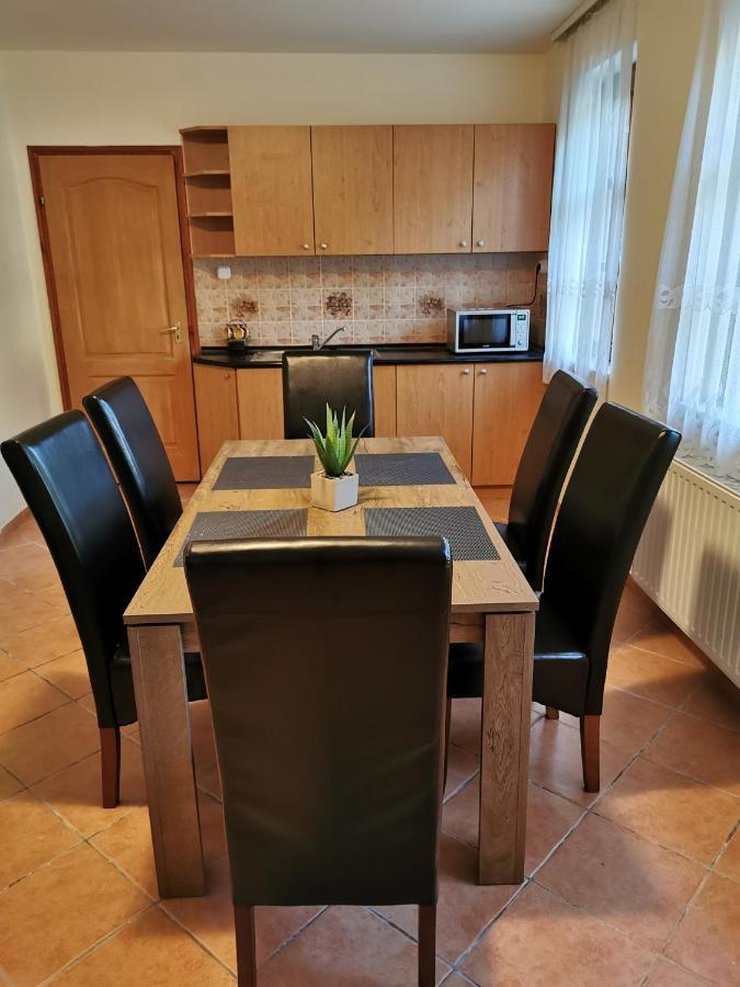 Váralja Vendégház Tata Extérieur photo