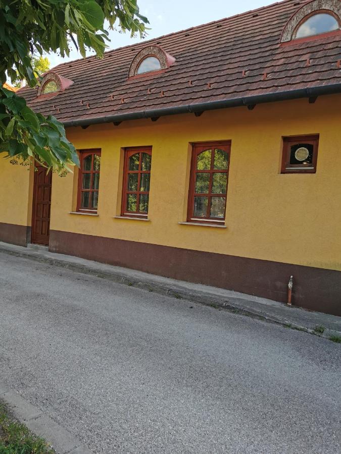 Váralja Vendégház Tata Extérieur photo