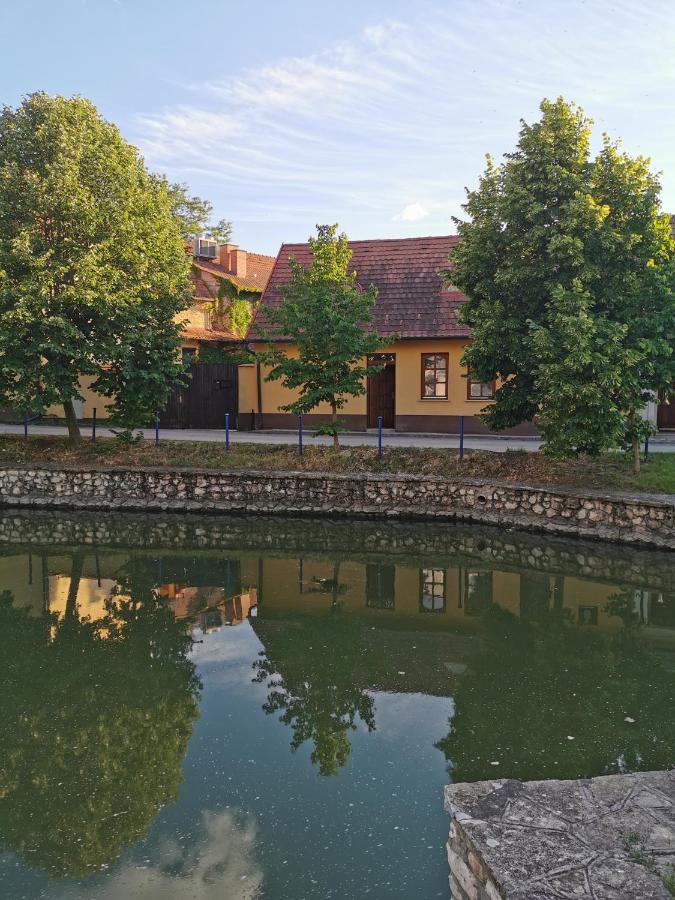 Váralja Vendégház Tata Extérieur photo